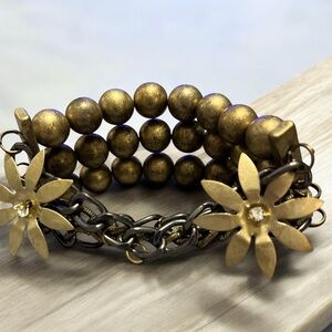 Beautiful Link Bracelet With Flowers